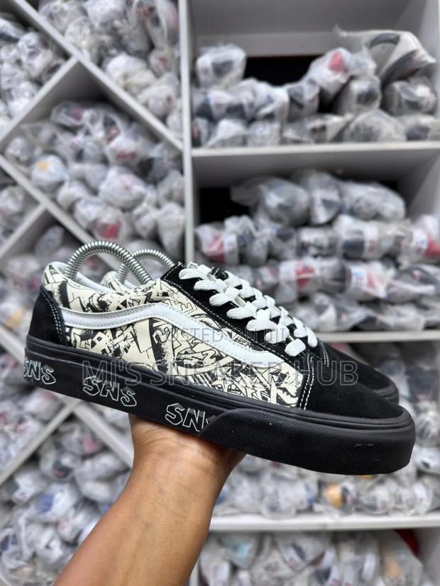 Cusomized Skater Vans - thumbnail 3