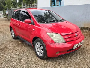 Toyota IST 2004 Red