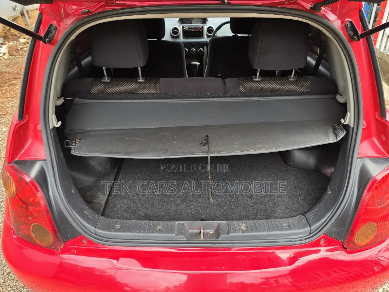 Toyota IST 2004 Red