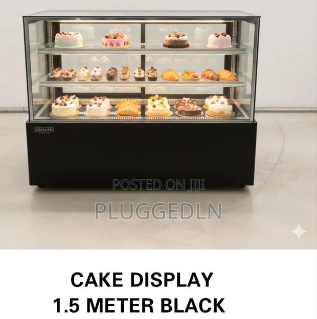 Premier 1.5-Meter Glass Cake Display
