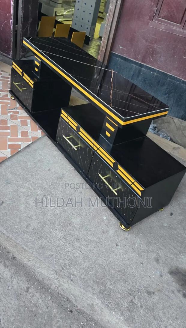 Executive 5 FTS Black/White and Gold With Marble Top Tv Stand
