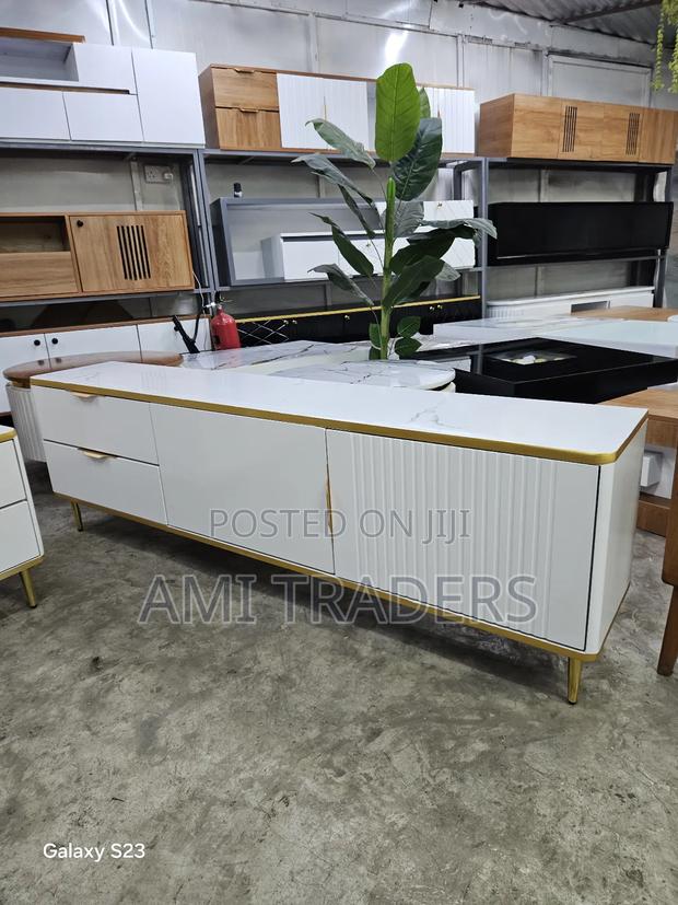 White Golden Tv Stand (6ft)