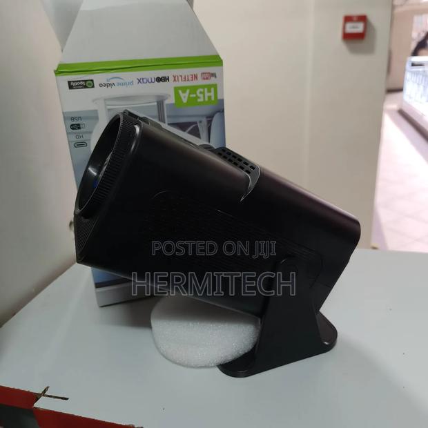 With a Display of 200 Inches,Clear Projection Projector Available