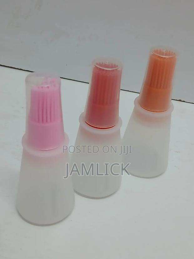 Heat Resistant Oil Dispenser With Brush - Bz