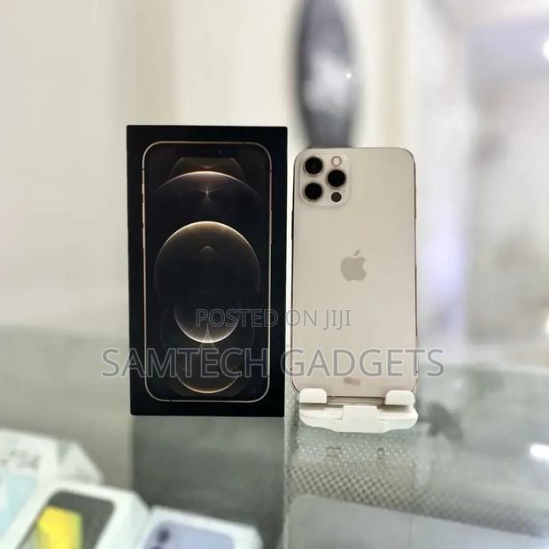 Apple iPhone 12 Pro 256 GB Gold - main view