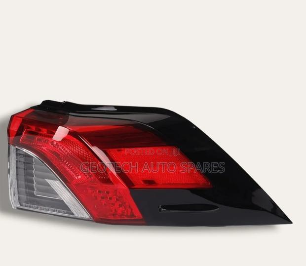 Toyota Rav4 2018 Taillight - main view