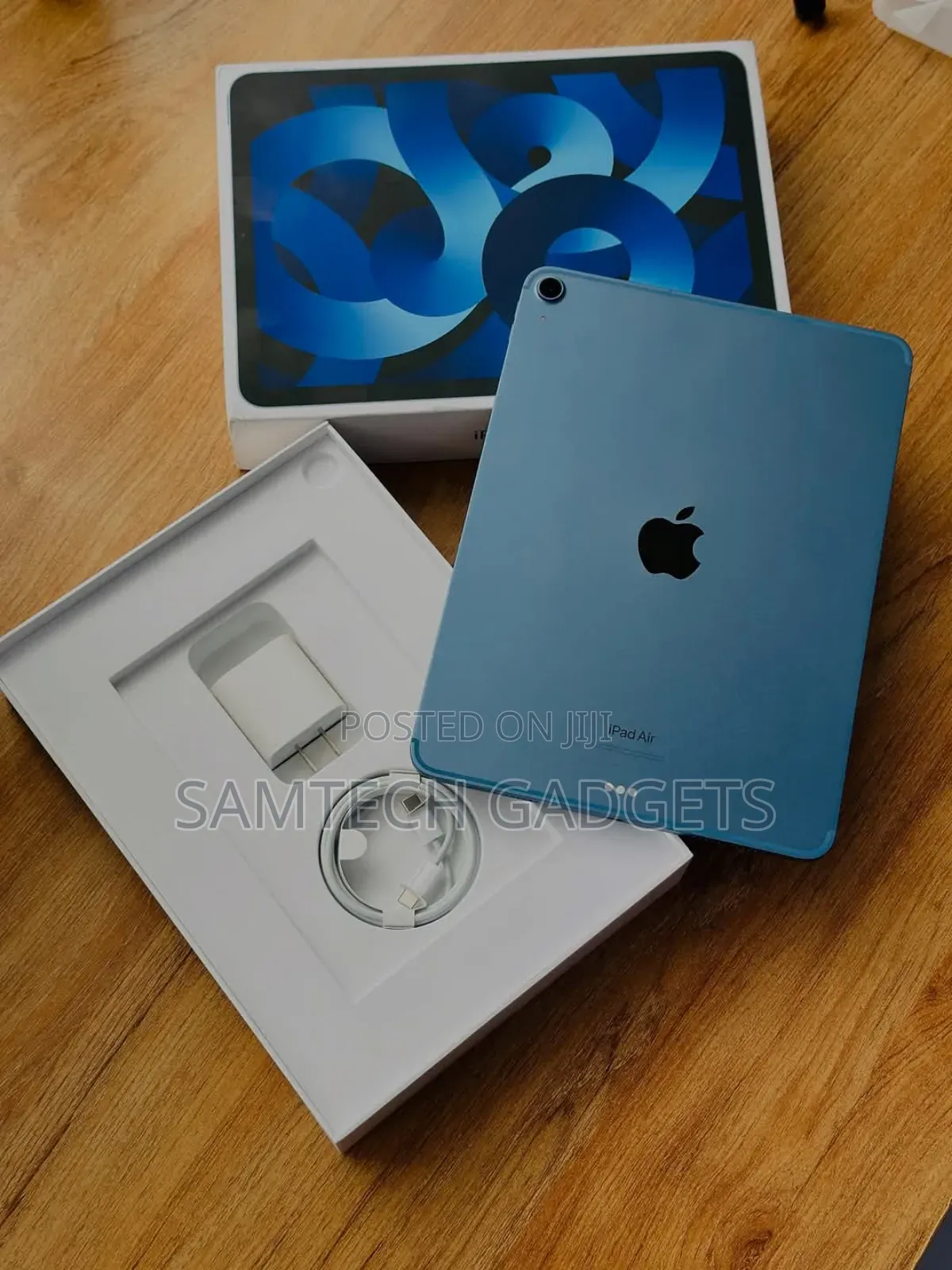 Apple iPad Air (2022) 256 GB Blue