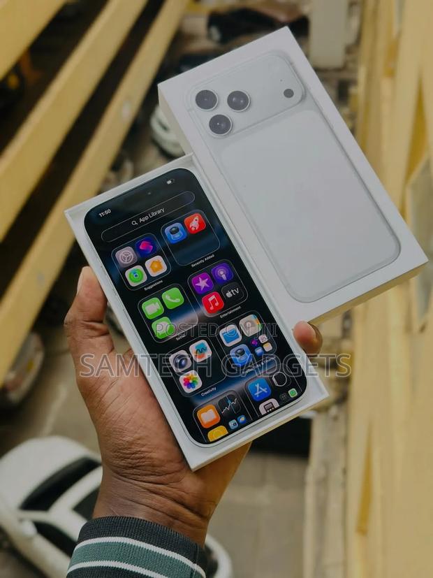 New Apple iPhone 17 Pro Max 256 GB Silver - thumbnail 3