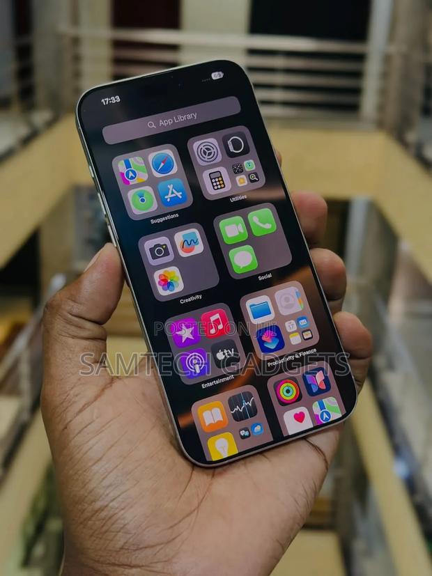 Apple iPhone 15 Pro Max 256 GB Gray - thumbnail 2
