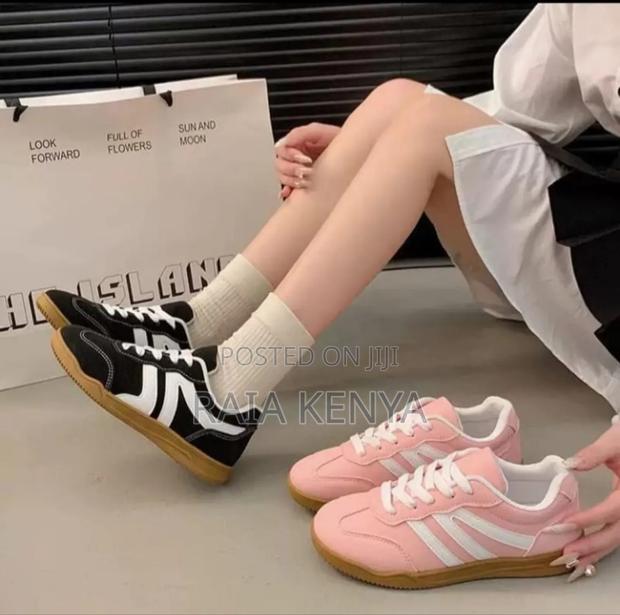 New Ladies Sneakers - thumbnail 2