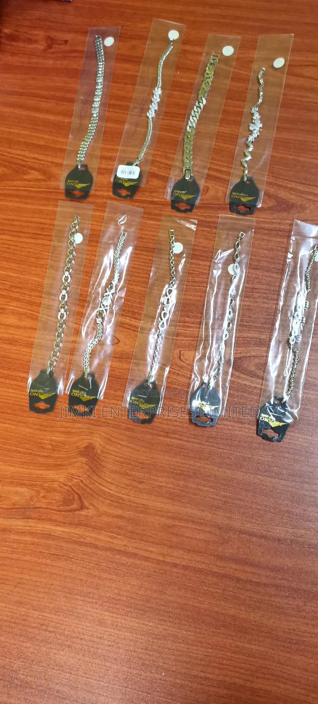 High Quality Hand Bracelets Design for Ladies - main view