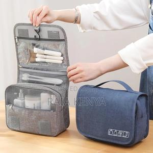 *Portable Hanging Cosmetic Makeup Toiletry Bags
