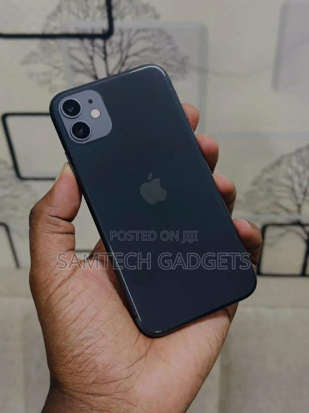 Apple iPhone 11 64 GB Black - main view