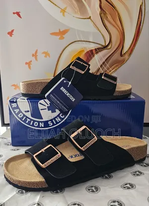 Birkenstock Slides
Black
Original Quality 👌🏼👌🏼