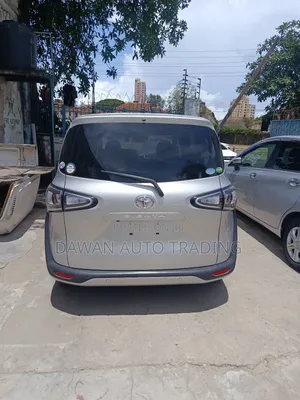 Toyota Sienta 2019 Silver