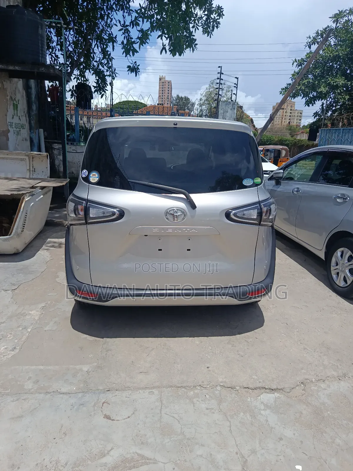 Toyota Sienta 2019 Silver