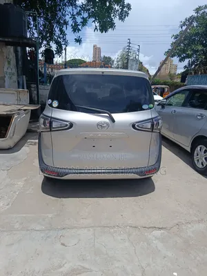 Toyota Sienta 2019 Silver