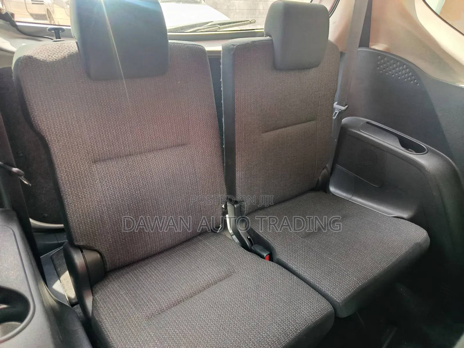 Toyota Sienta 2019 Silver