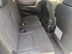 Toyota Sienta 2019 Silver
