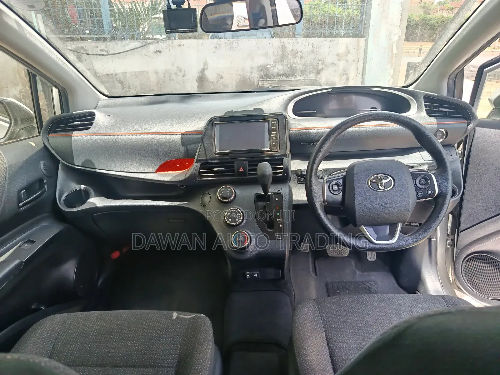 Toyota Sienta 2019 Silver