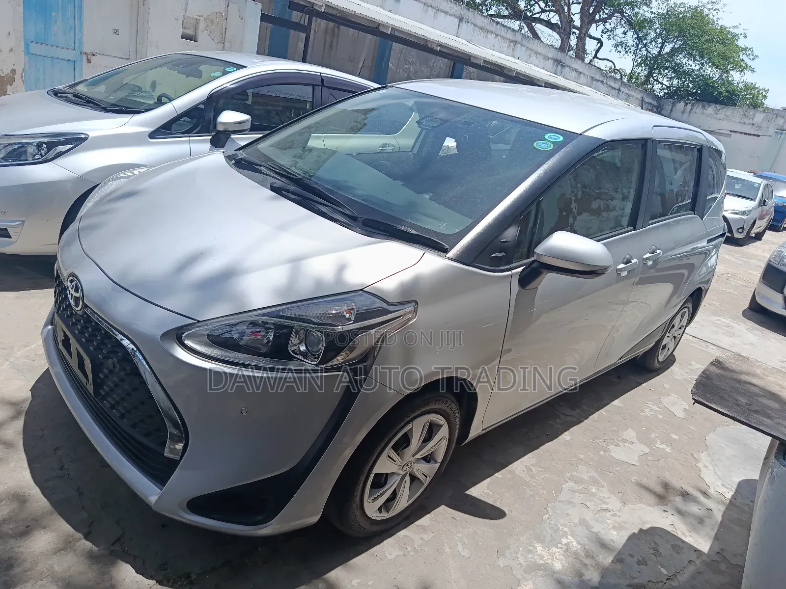 Toyota Sienta 2019 Silver