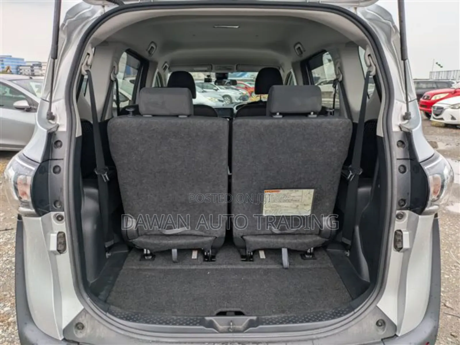 Toyota Sienta 2020 Silver