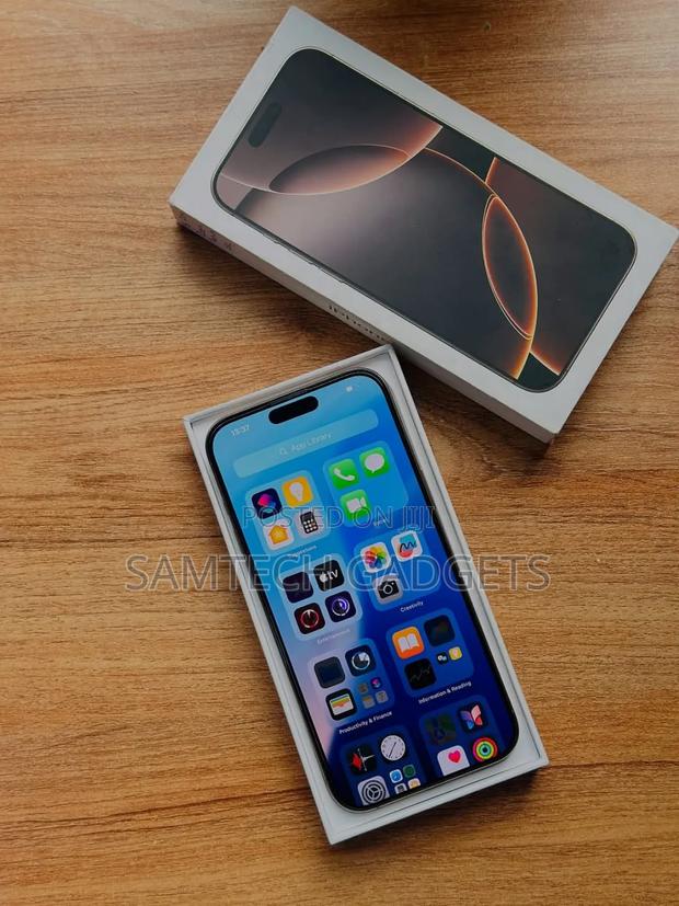 Apple iPhone 16 Pro Max 256 GB Gold - thumbnail 2