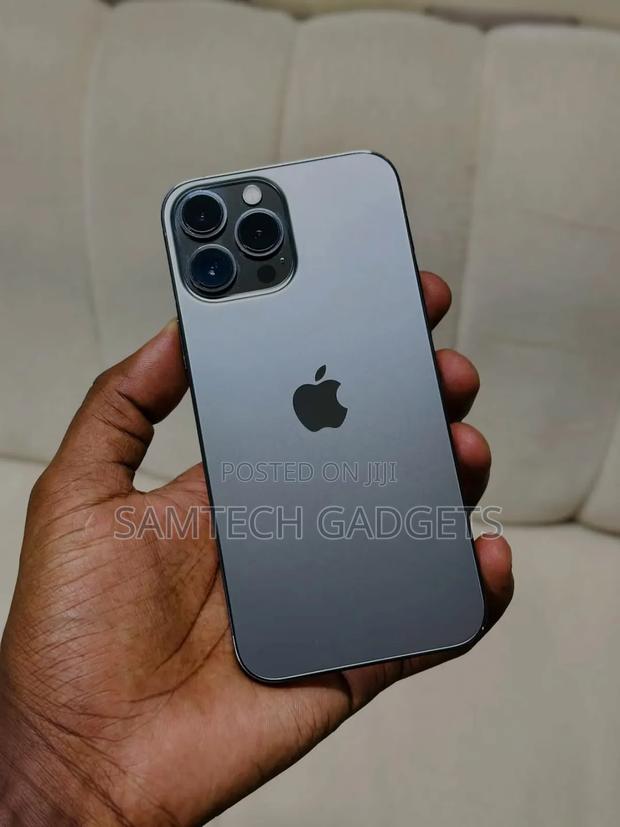 Apple iPhone 13 Pro Max 256 GB Black - main view