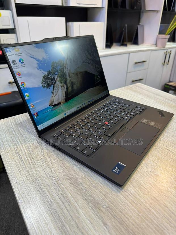 Laptop Lenovo ThinkPad X1 Carbon 16GB Intel Core Ultra 7 SSD 512GB - main view