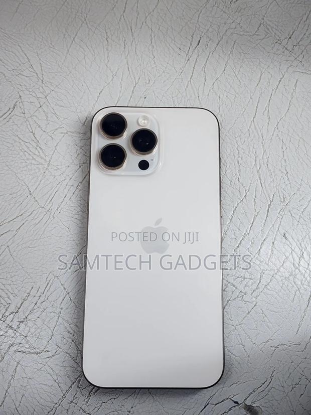 Apple iPhone 16 Pro Max 256 GB Gold - main view