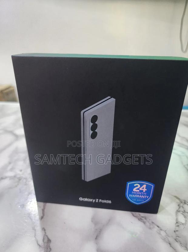 New Samsung Galaxy Z Fold6 512 GB Silver - thumbnail 2