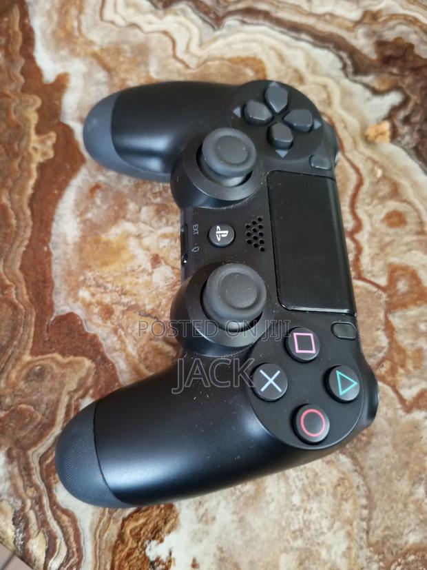 Ps 4 Controller - thumbnail 3