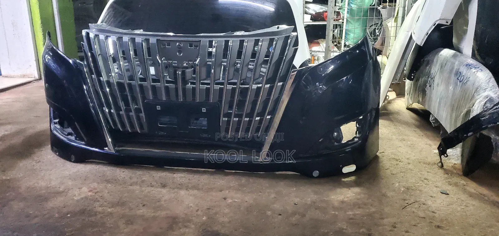 Noah Esquire 2018 Bumper With Grille