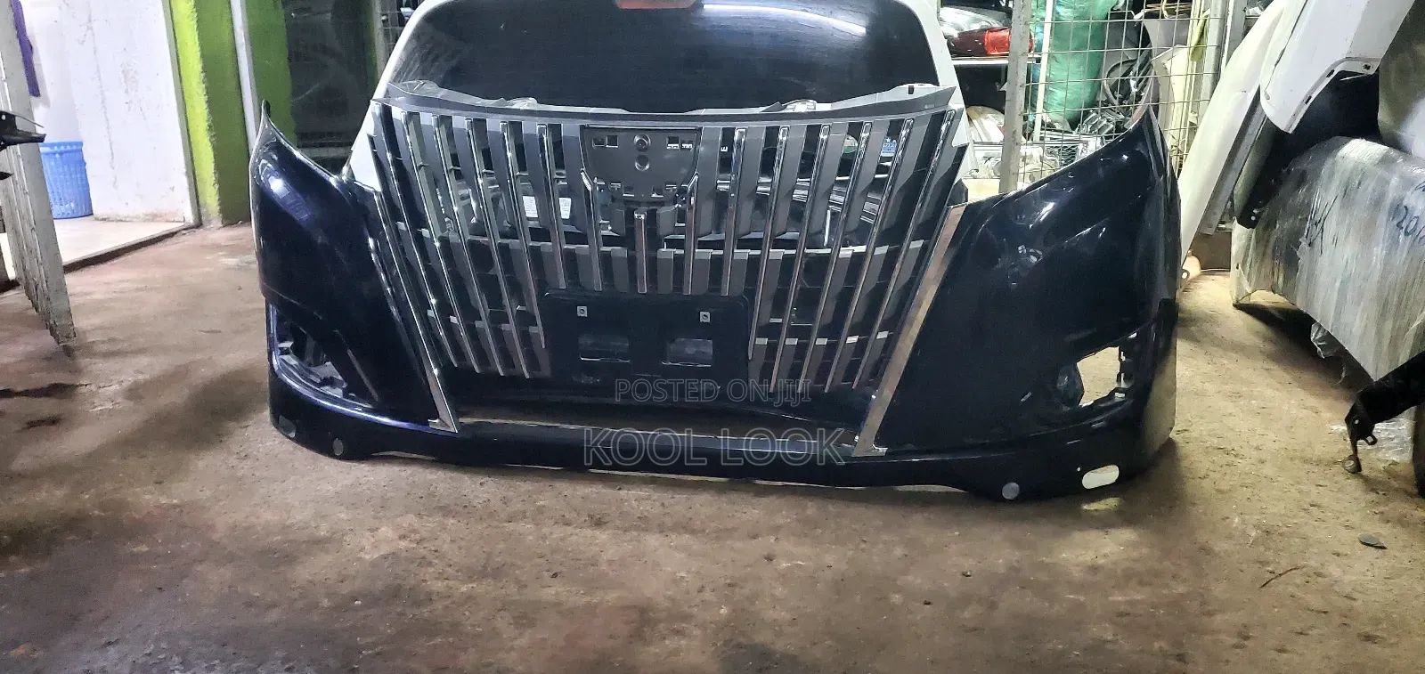 Noah Esquire 2018 Bumper With Grille