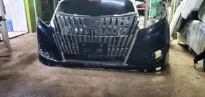 Noah Esquire 2018 Bumper With Grille