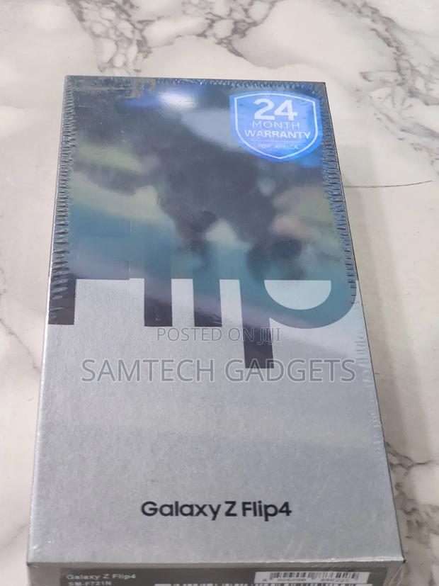 New Samsung Galaxy Z Flip4 256 GB Purple