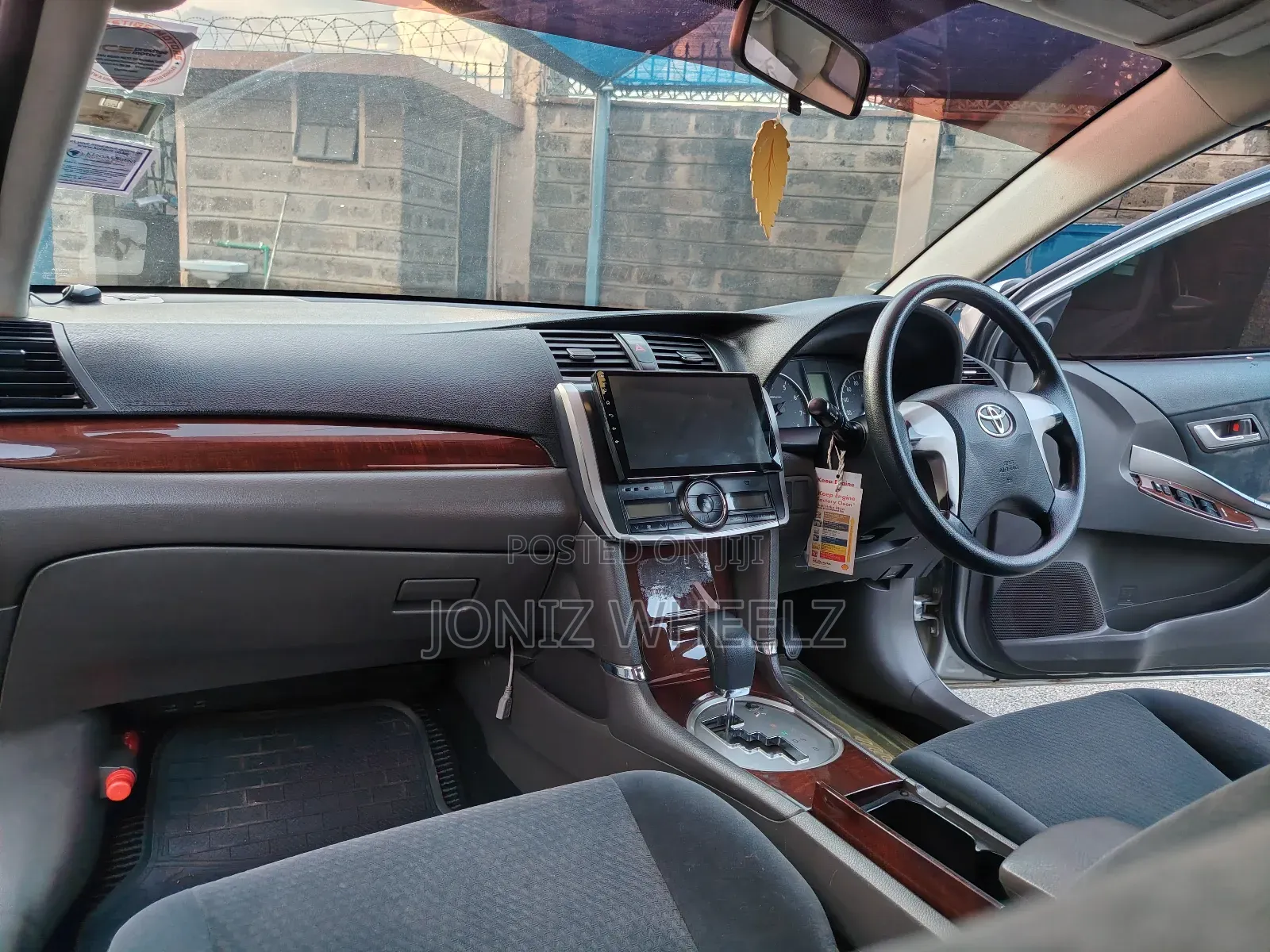 Toyota Premio 2013 Silver