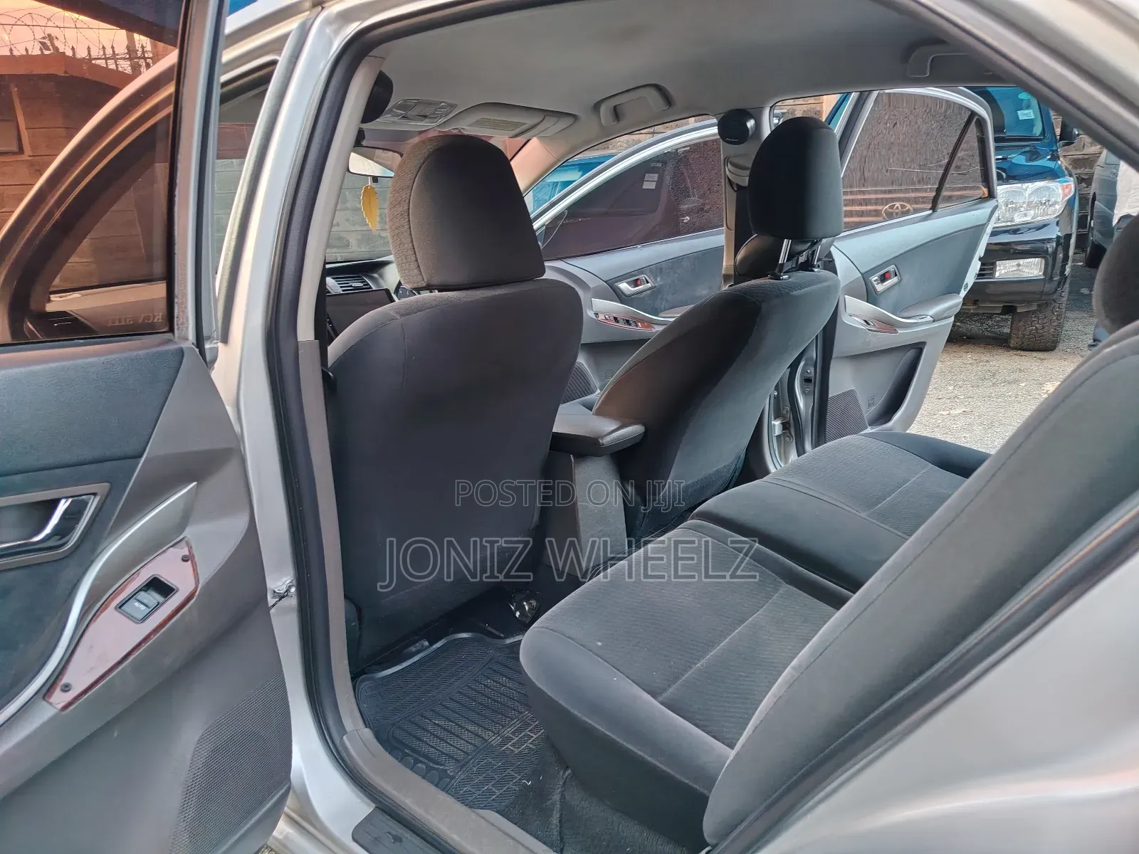 Toyota Premio 2013 Silver