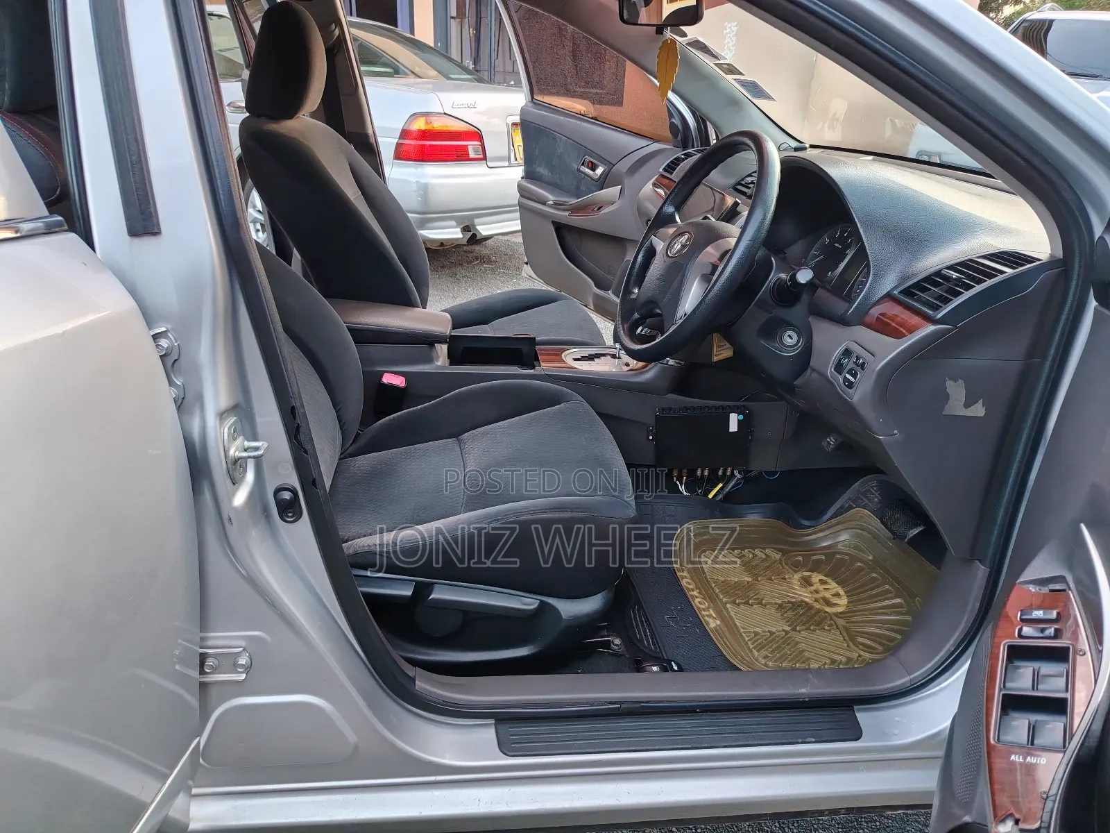 Toyota Premio 2013 Silver