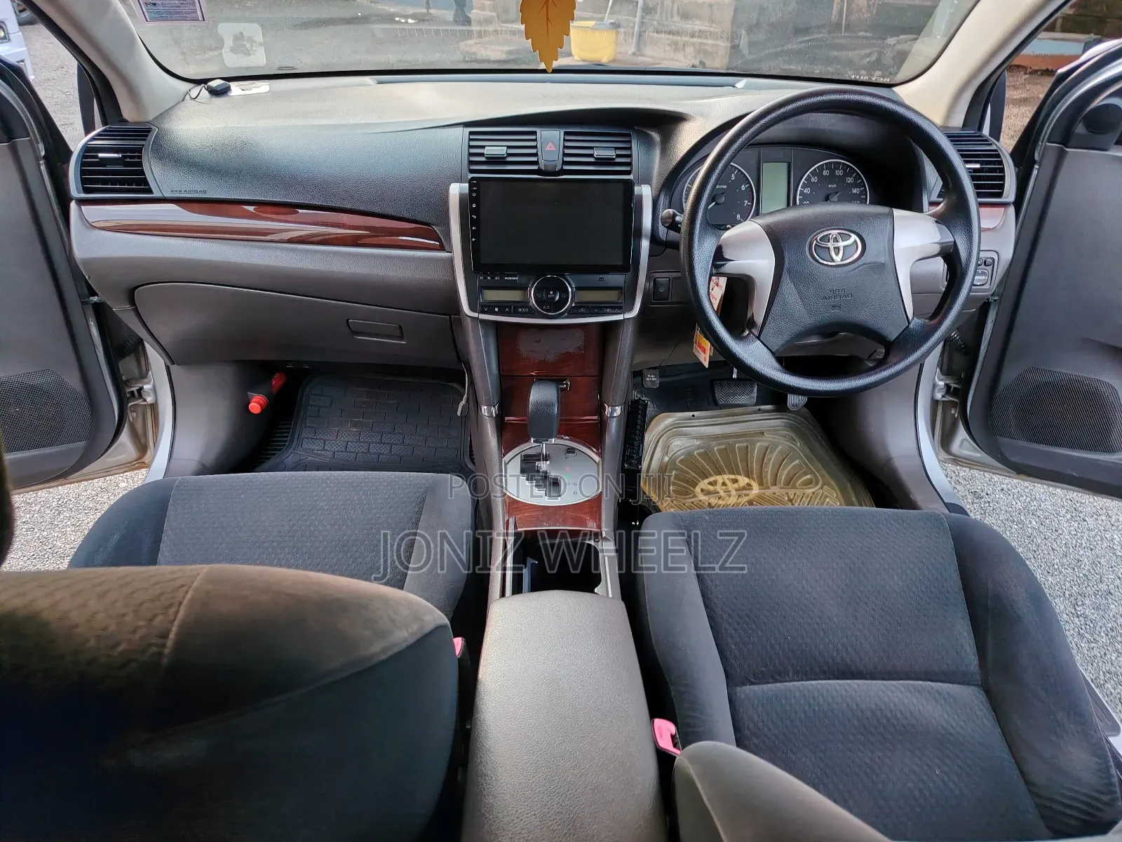 Toyota Premio 2013 Silver