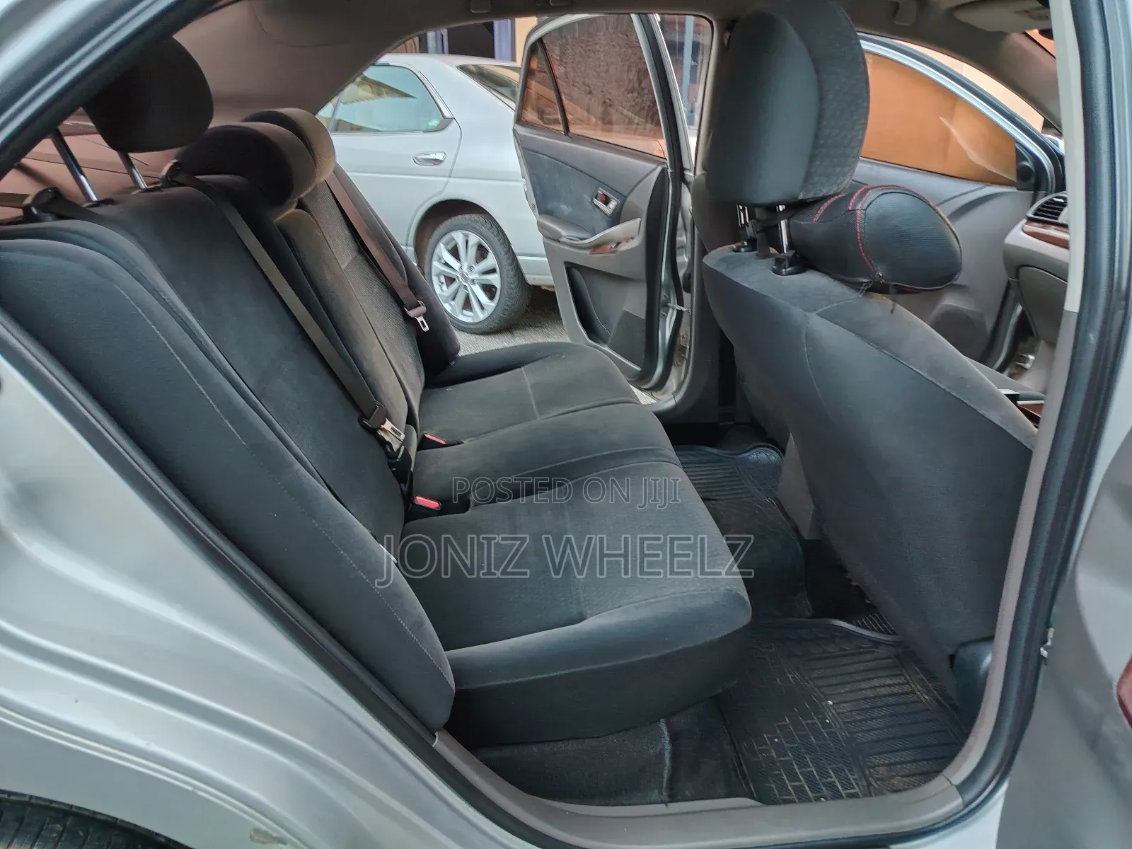 Toyota Premio 2013 Silver