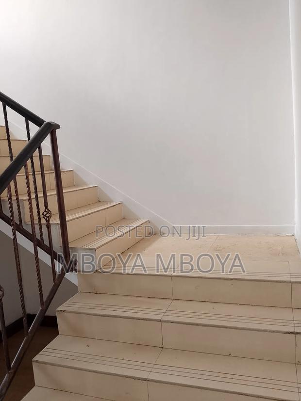 5bdrm Maisonette in Parklands for rent - thumbnail 8