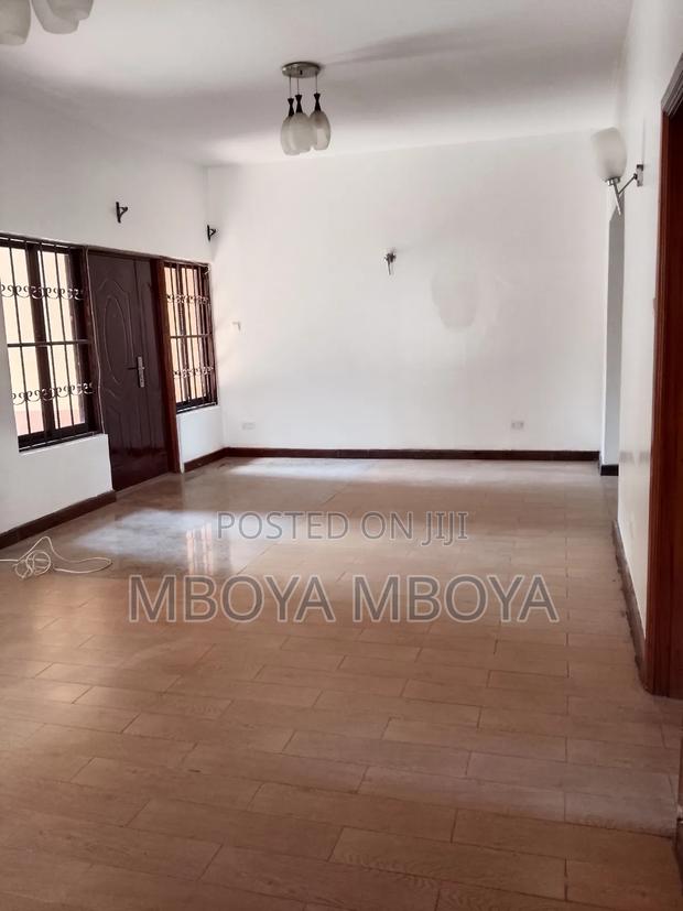 5bdrm Maisonette in Parklands for rent - thumbnail 9