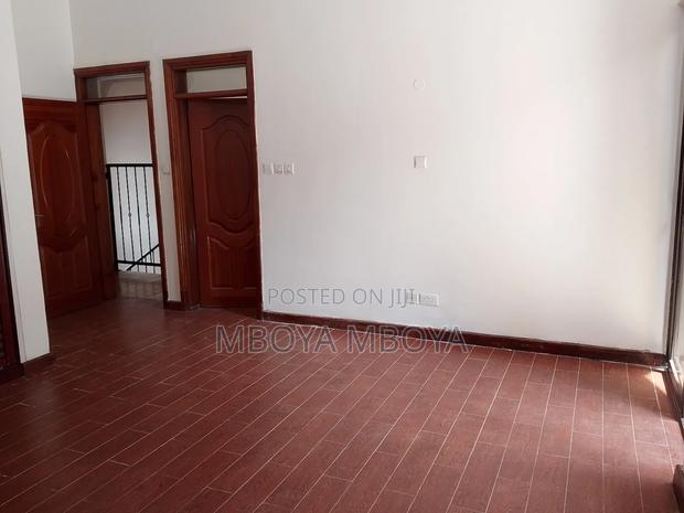 5bdrm Maisonette in Parklands for rent - thumbnail 17
