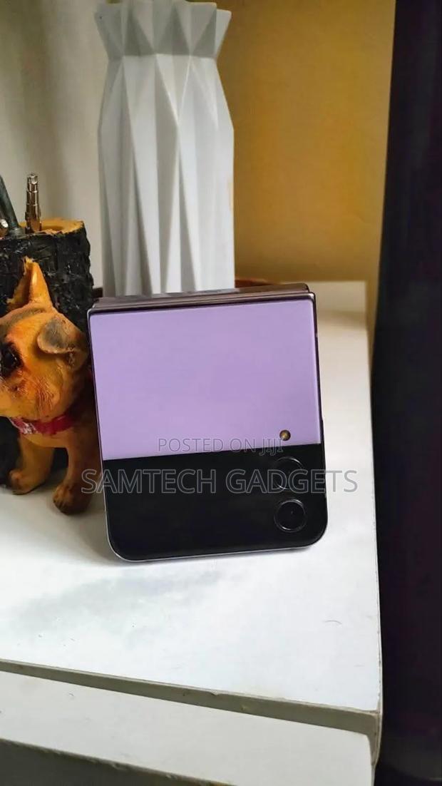 Samsung Galaxy Z Flip4 128 GB Purple