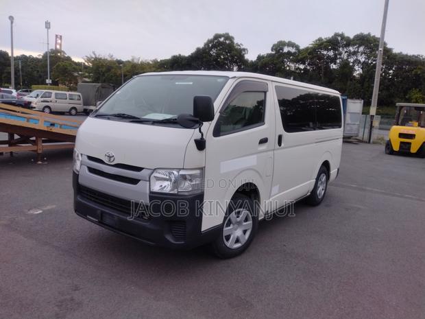Toyota HiAce 2019 White