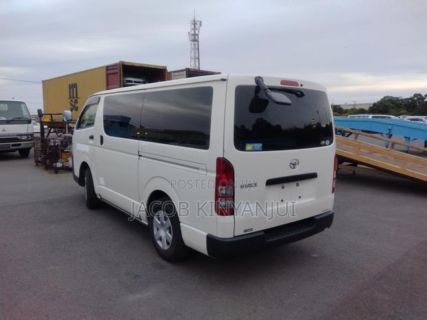 Toyota HiAce 2019 White - thumbnail 4