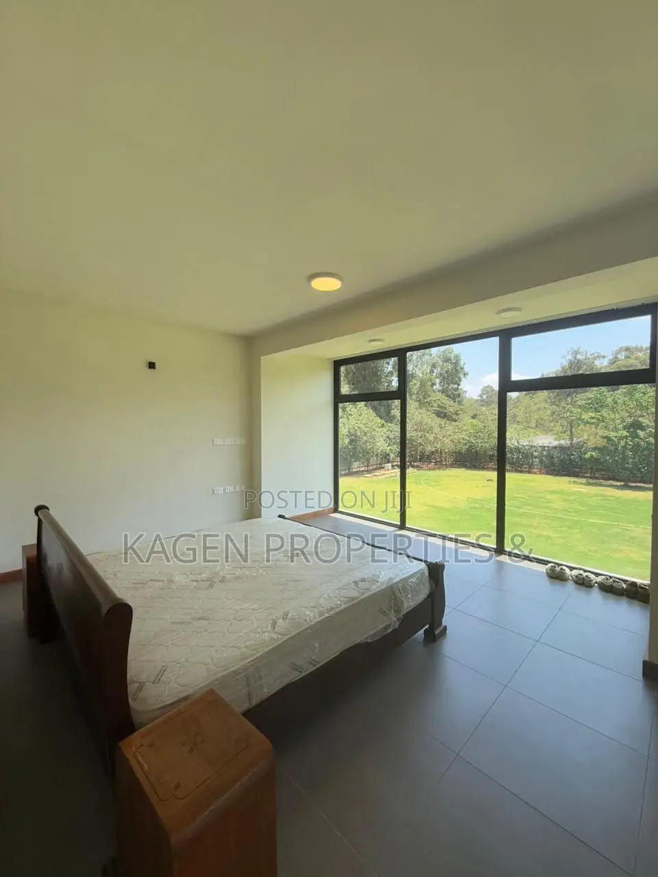 5bdrm Maisonette in Hardy for sale
