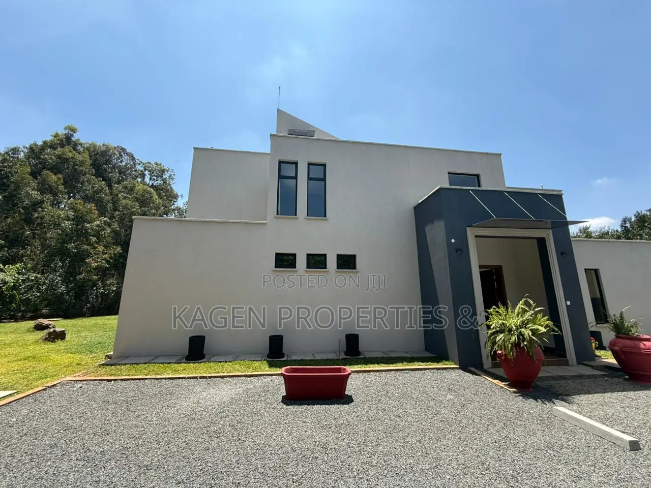 5bdrm Maisonette in Hardy for sale