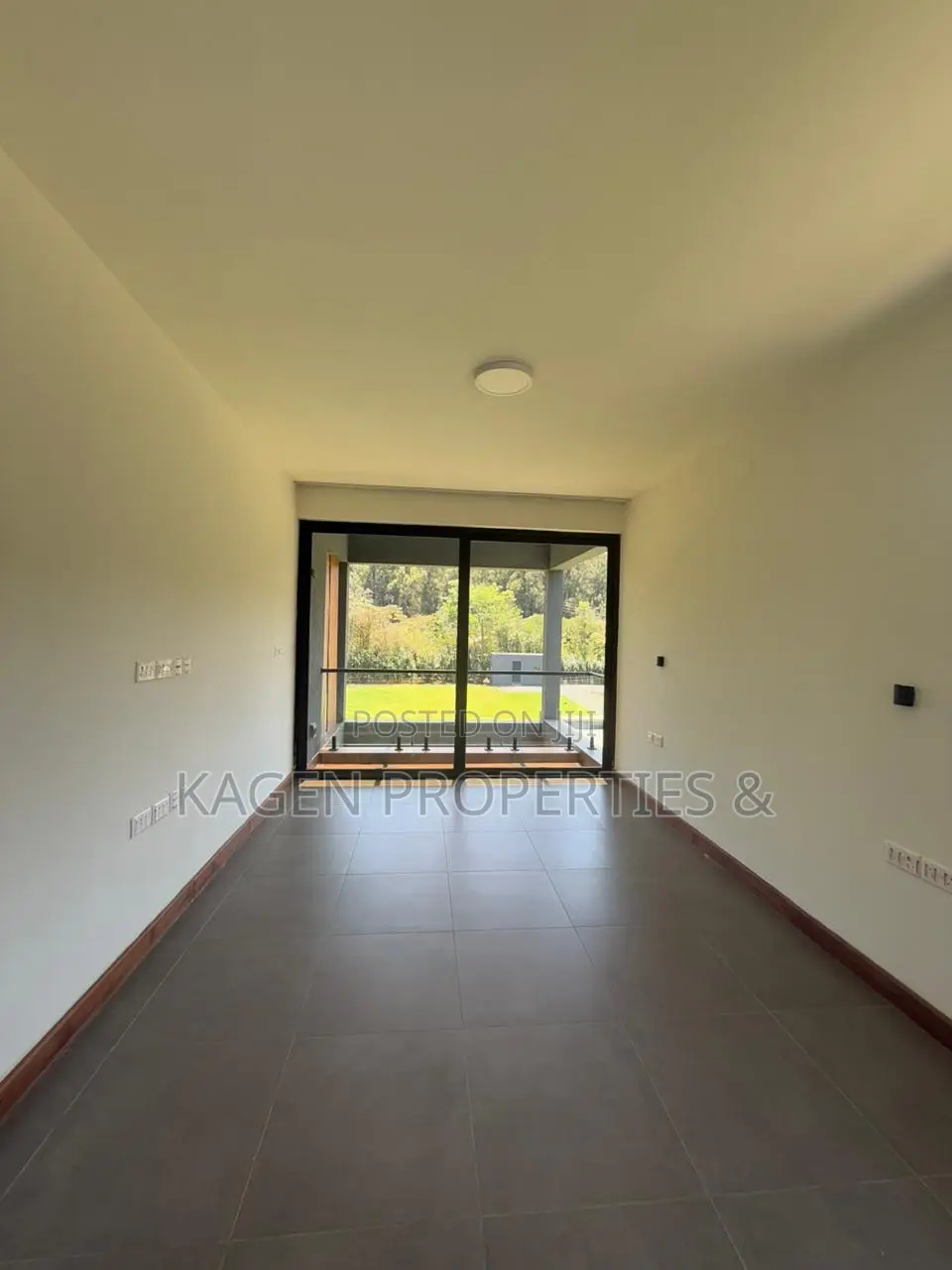 5bdrm Maisonette in Hardy for sale